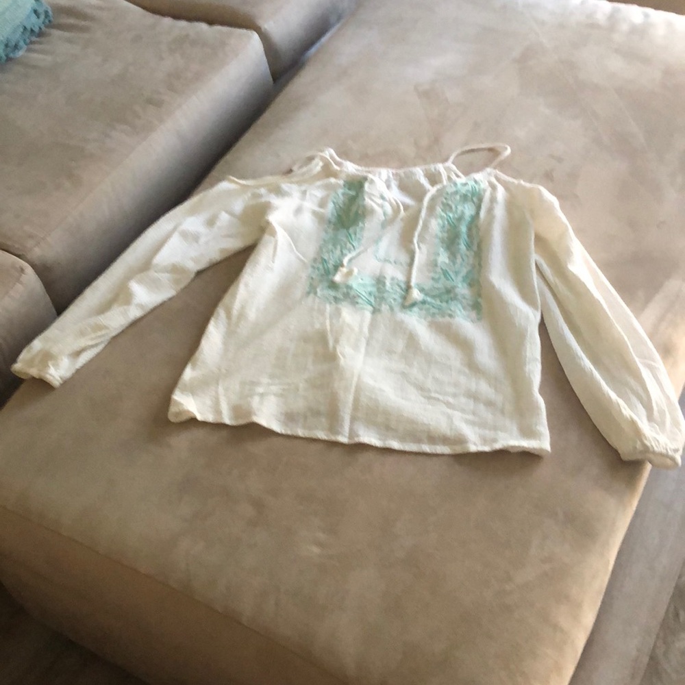 Long sleeve, open shoulder
